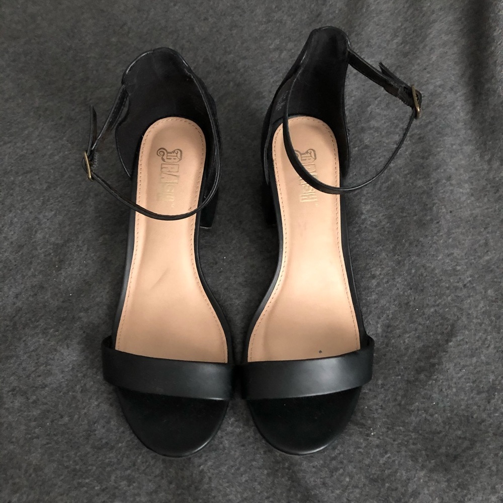 Brash black sandals 7W
